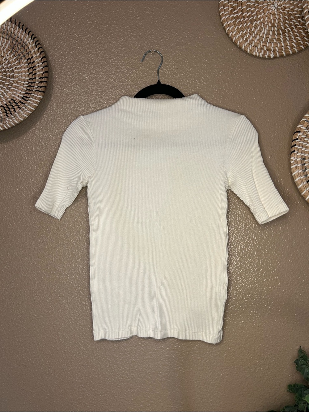 Uniqlo white/ Cream Ribbed Short-Sleeve Knit Top